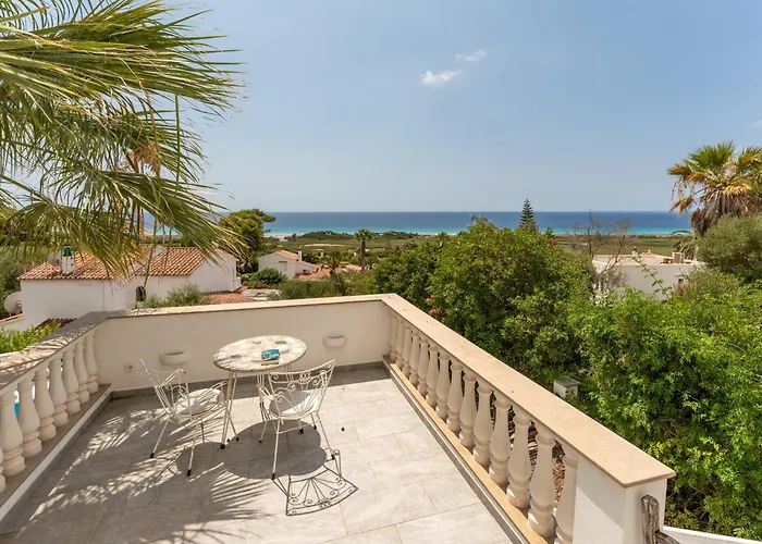 Katarina סון באו